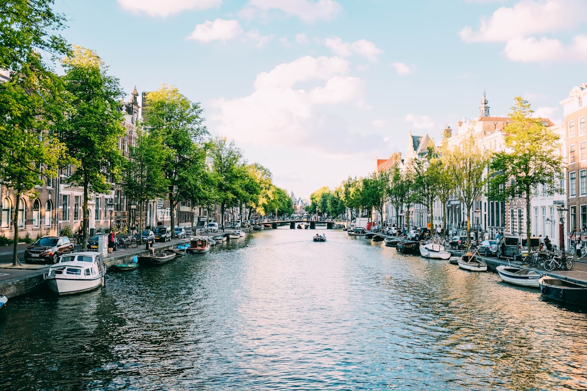 Amsterdam mit dem Fahrrad — die beste Art die Stadt zu entdecken